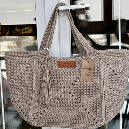 Granny Five Tote Häkelanleitung – Geräumige Granny-Square-Tasche als PDF